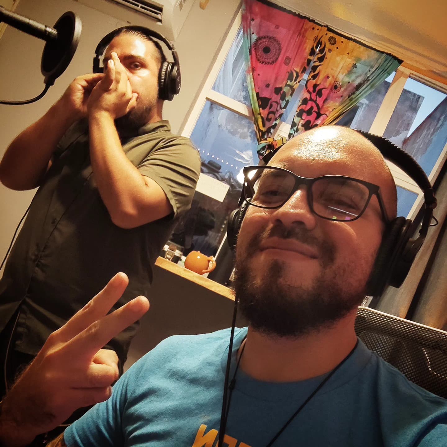 Tercero Peña recording harmonicas for Entre el Cielo y el Infierno