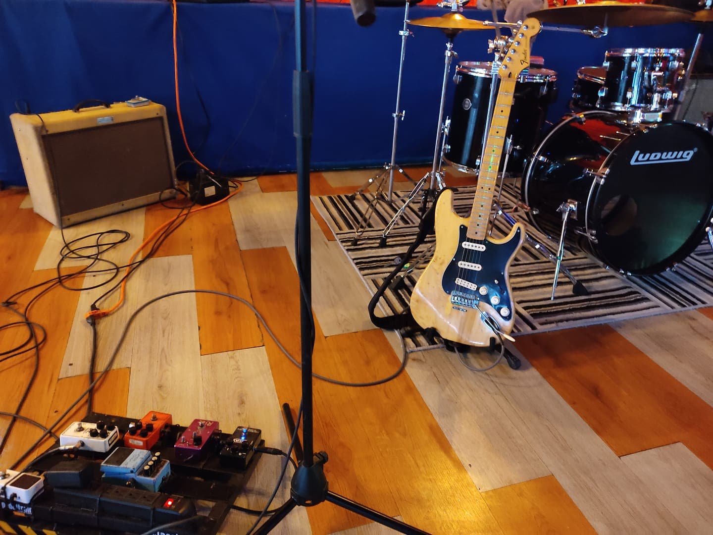 Sayulita Arcos lineup — Fender Stratocaster on the malecón