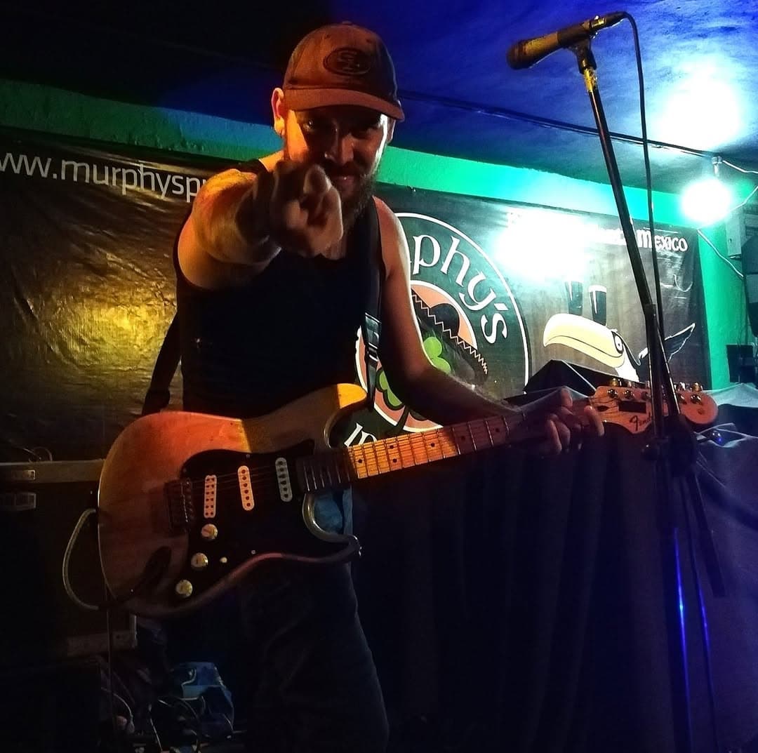 playing_murphys_irish_pub_puerto_vallarta_2019_fender_stratocaster_-1756542718045 gear